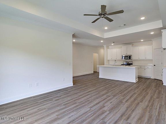 2nd image of 528 Stone Brook Pl