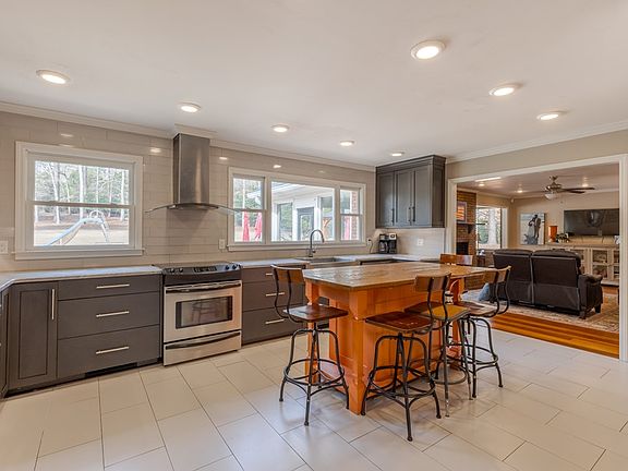 5th image of 166 Lakeshore Dr