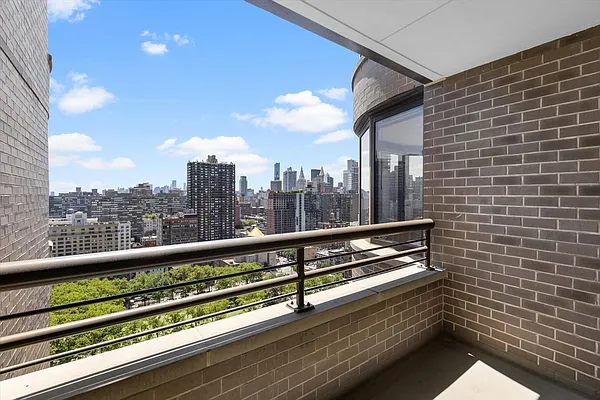 Rented by Compass | media 30