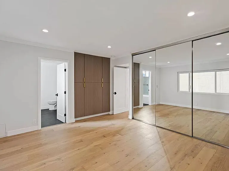 153 S Palm Dr #5 — Photo 4