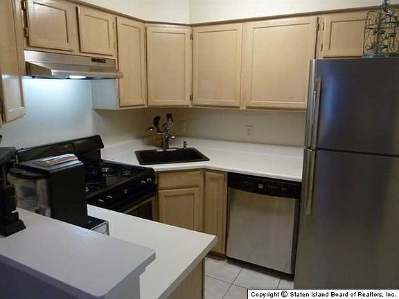 3rd image of 303 Ilyssa Way