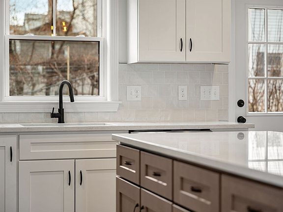 4th image of 32 Union St #32