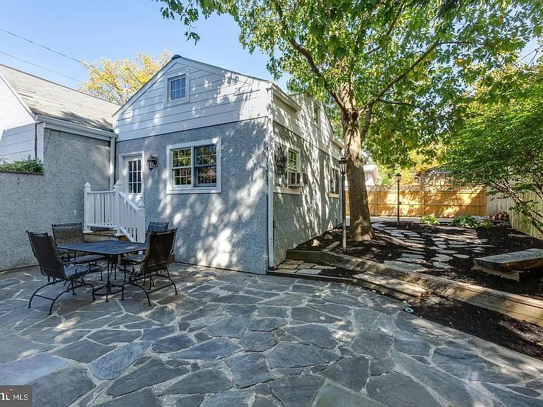 4457 Macarthur Blvd NW — Photo 29