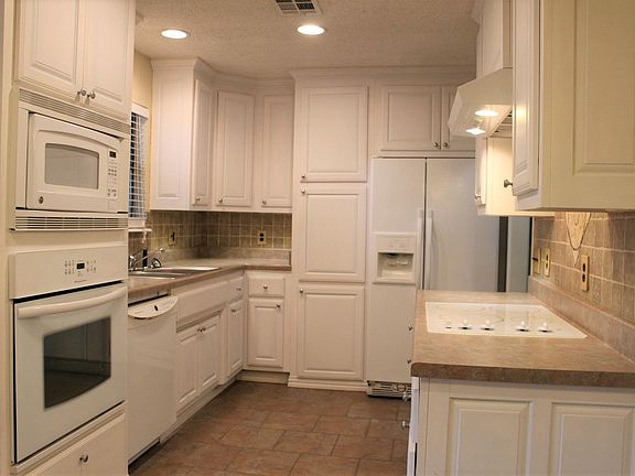 4th image of 814 Hawthorne Pl