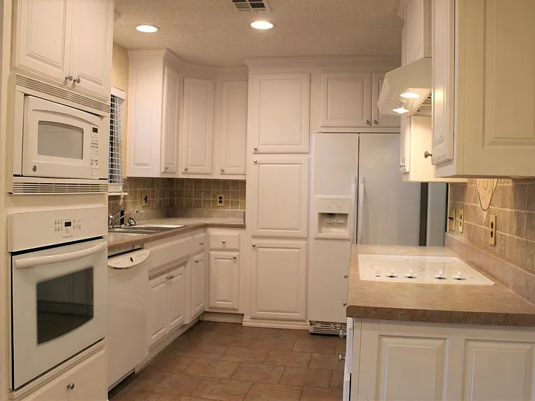 814 Hawthorne Pl — Photo 4