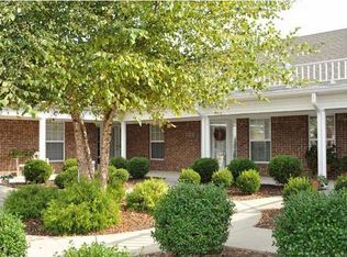 8556 Applegate Village Dr, Louisville, KY 40219
