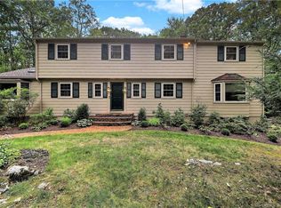 34 Hemlock Hollow Rd, Woodbridge, CT 06525