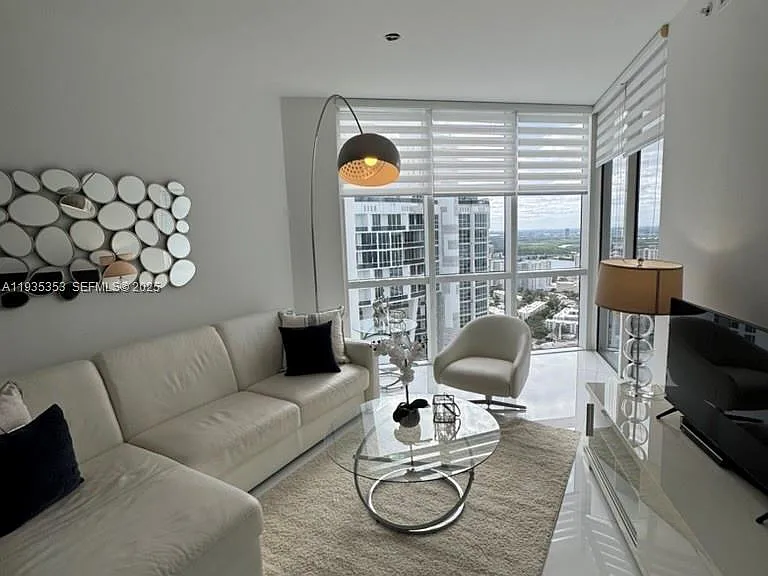 18201 Collins Ave #5508 — Photo 2
