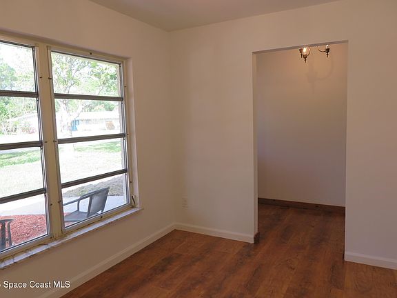 5th image of 3145 Ellis Dr