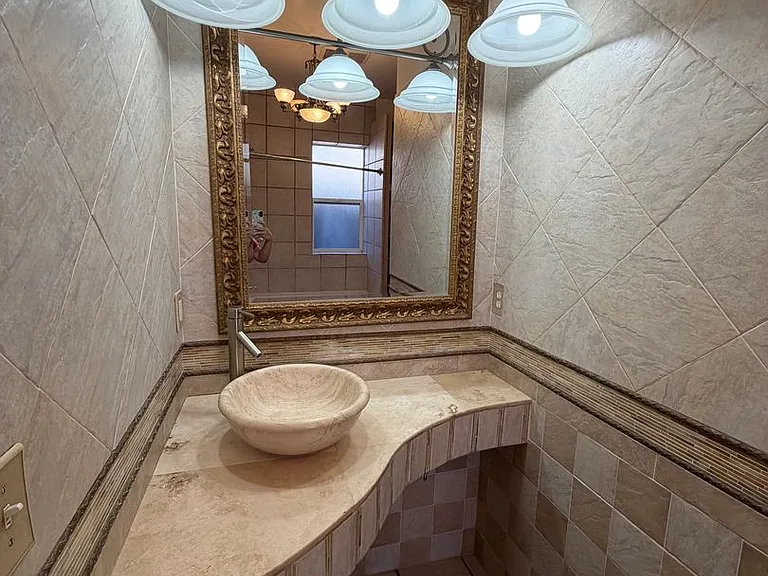 625 E Wilmington Ave — Photo 18