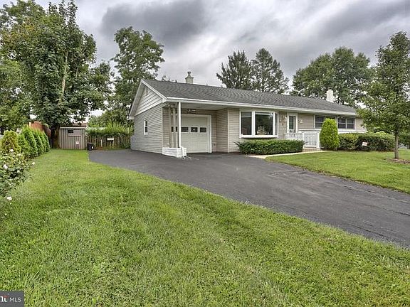 3rd image of 1260 Claire Dr