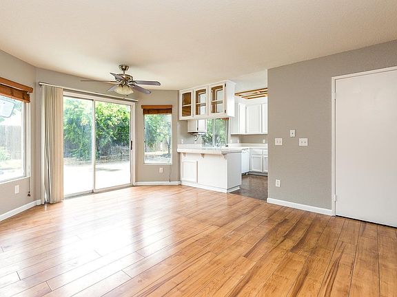 2nd image of 18 Caruso Island Ct