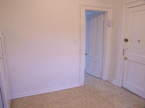 2nd image of 157 Bay 23rd St APT 1