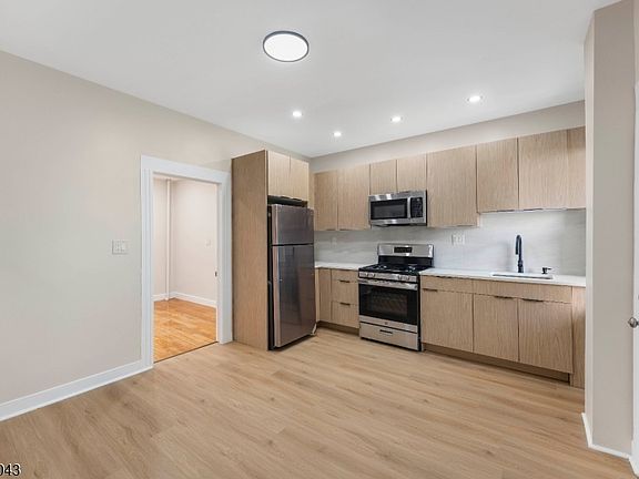 5th image of 308 Rosehill Pl