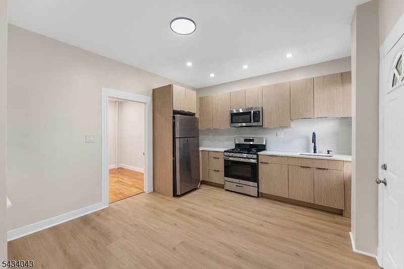 1st image of 308 Rosehill Pl