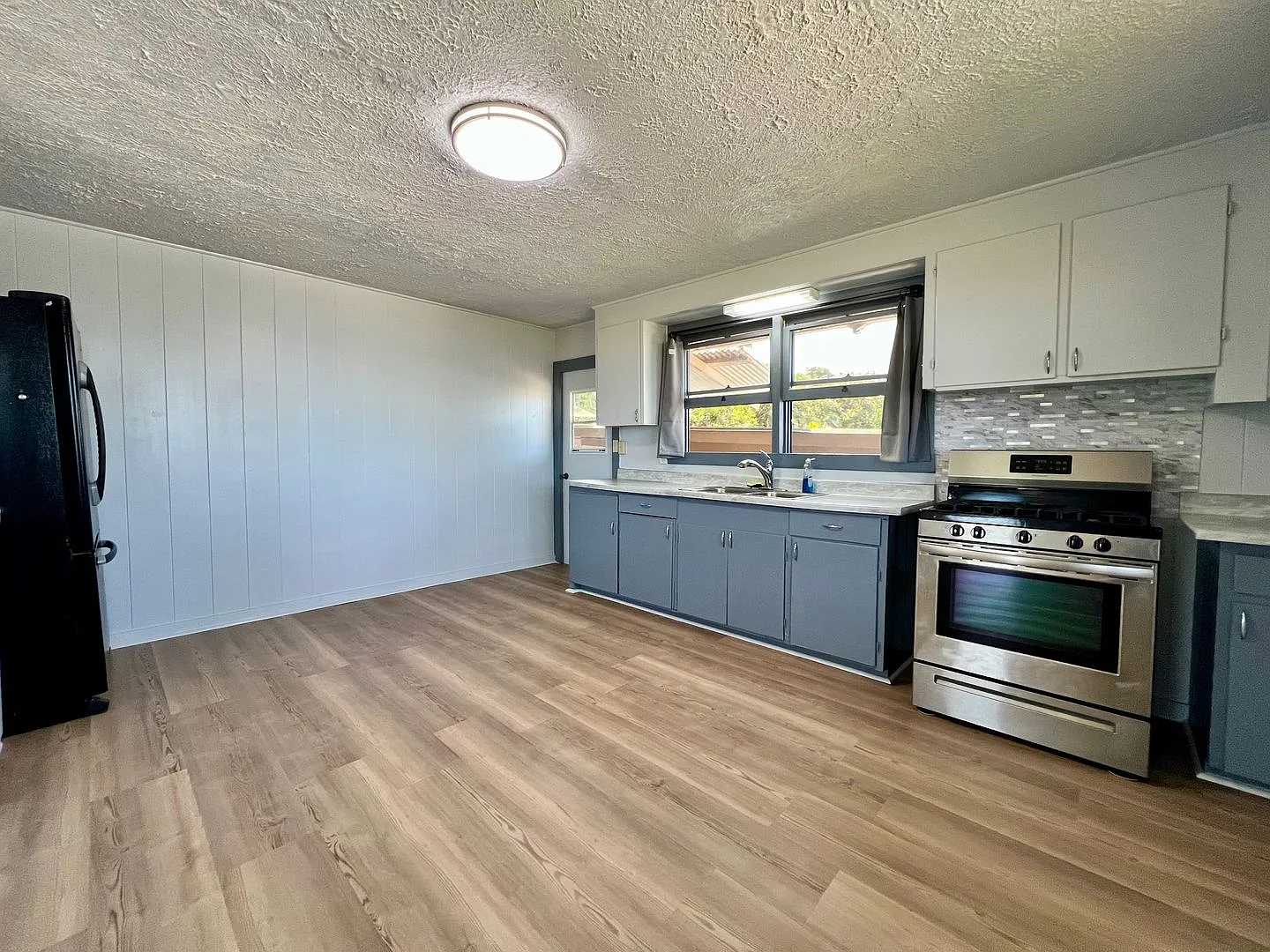 3 bedroom 1.5 bath in South Kona with a covered carport — Photo 4