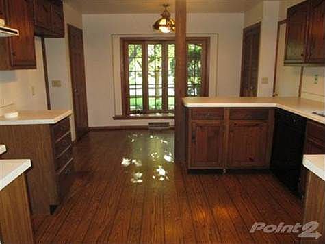 2nd image of 905 Columbia Dr