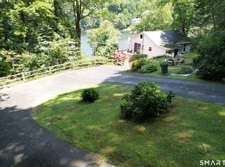 837 East Wakefield Boulevard, Winchester, CT 06098