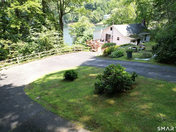 837 East Wakefield Boulevard, Winchester, CT 06098