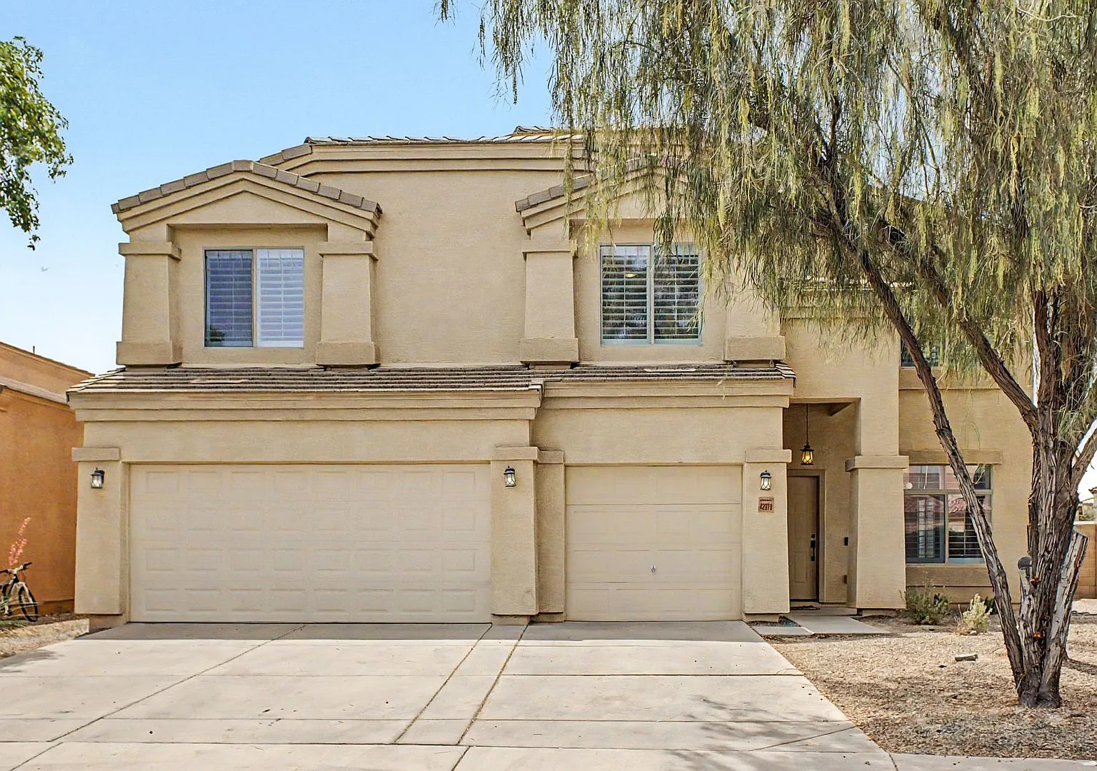 Beautiful 6-Bedroom, 4-Bathroom Home in Desirable Ogden Community Maricopa, AZ — Photo 1