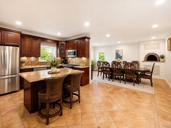 4th image of 6 Inwood Place