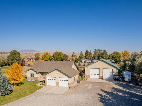4215 Carter Mountain Dr, Cody, WY 82414