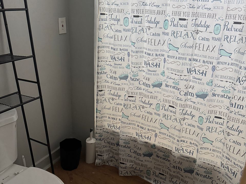 2nd image of 12517 Edmonton Ave #3