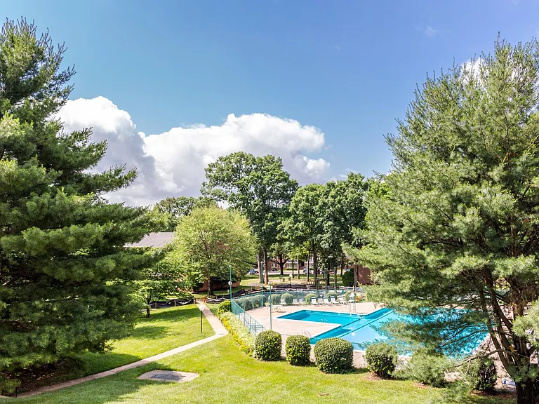 Fairfax Circle Villa — Photo 25