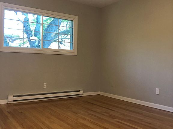5th image of 303 Wilshire Dr