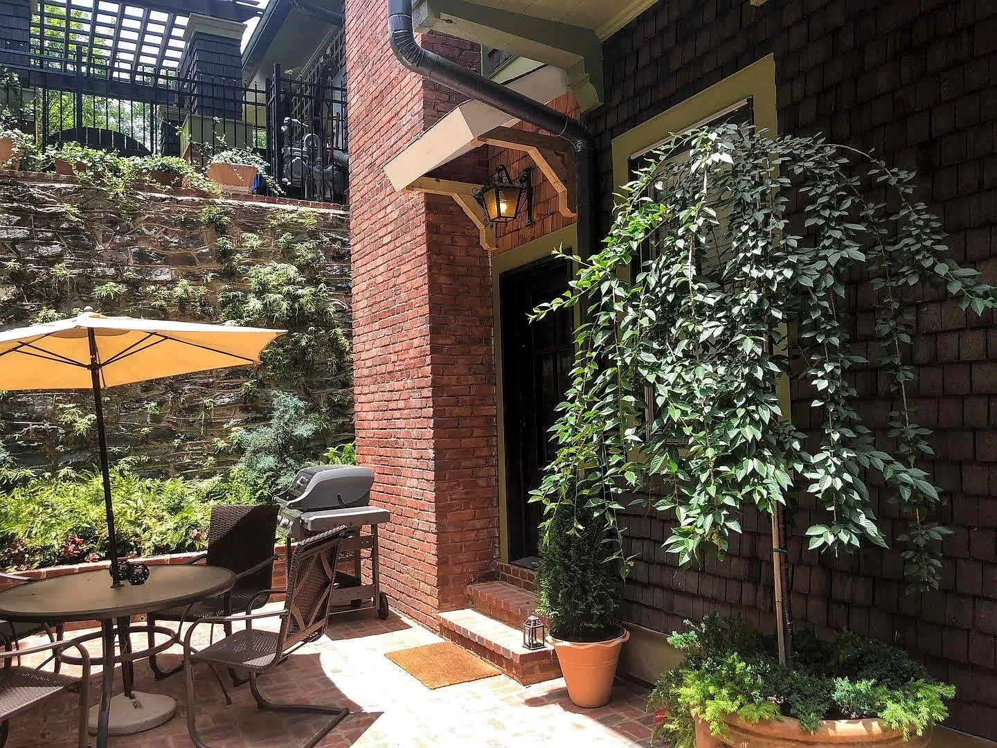 1 bed, 800 sqft, $2,200 — Photo 2