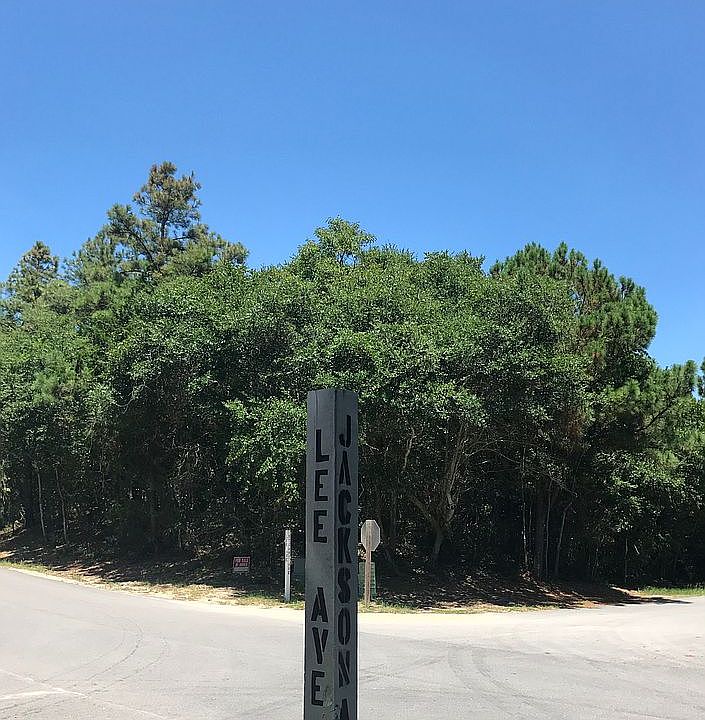2nd image of 200 Lee Ave