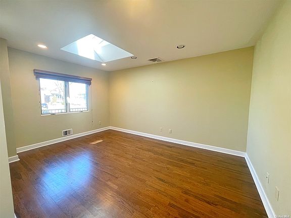 4th image of 5 Schuyler Dr