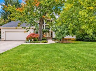 24950 Woodside Ln, Beachwood, OH 44122