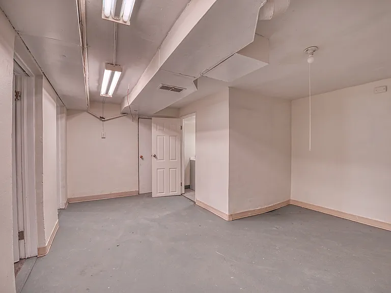 1139 Miller Ave — Photo 25