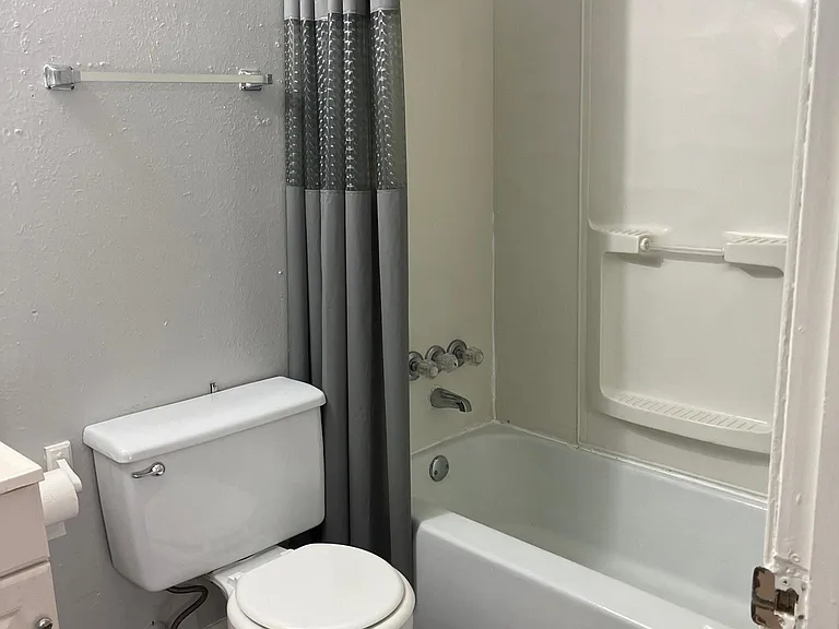 7720 E Kings Hwy #4 — Photo 9