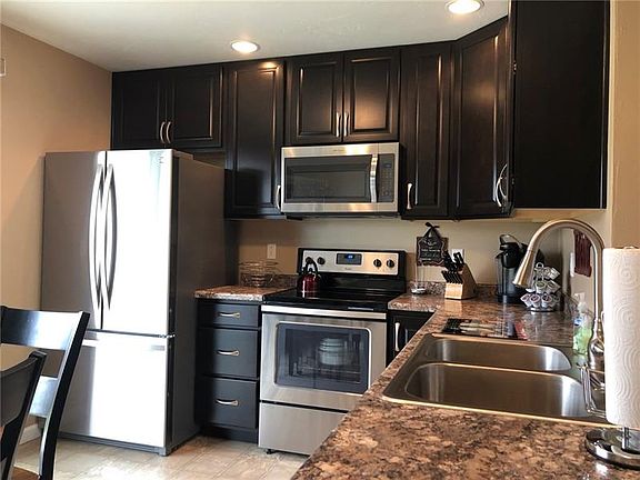 5th image of 599 Sunview Cir