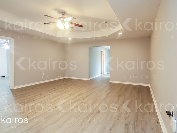 3rd image of 1724 N Avenue L
