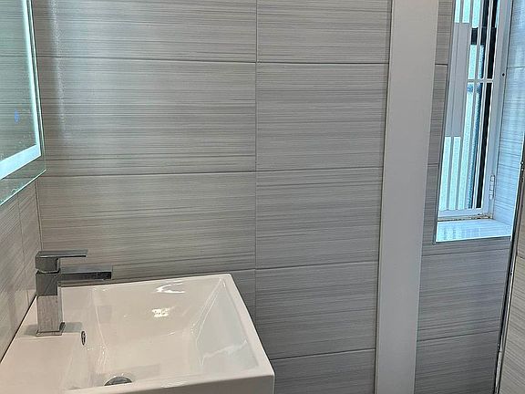 3rd image of 411 E 118th St APT 30