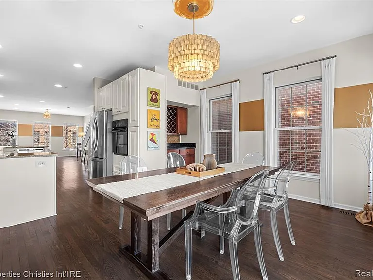 512 Graten St — Photo 23
