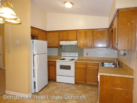 3rd image of 753 Livingston Ct