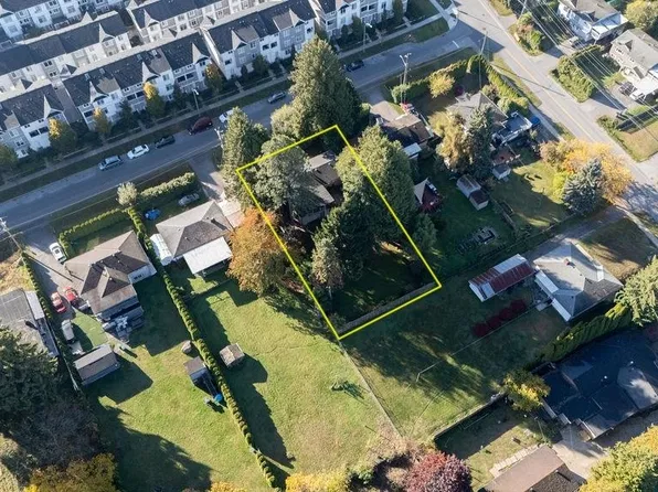 13231 112b Ave, Surrey, BC V3R 2H4