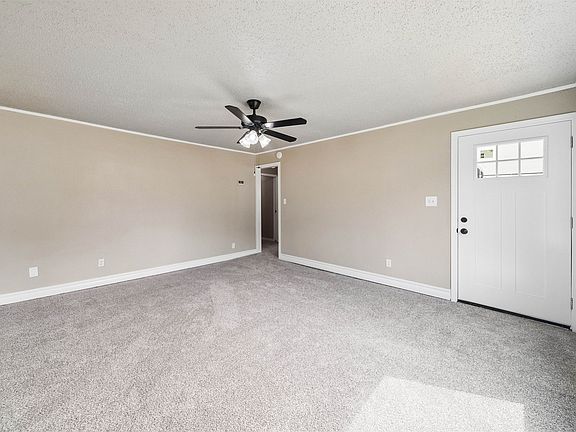 4th image of 220 E 8th St