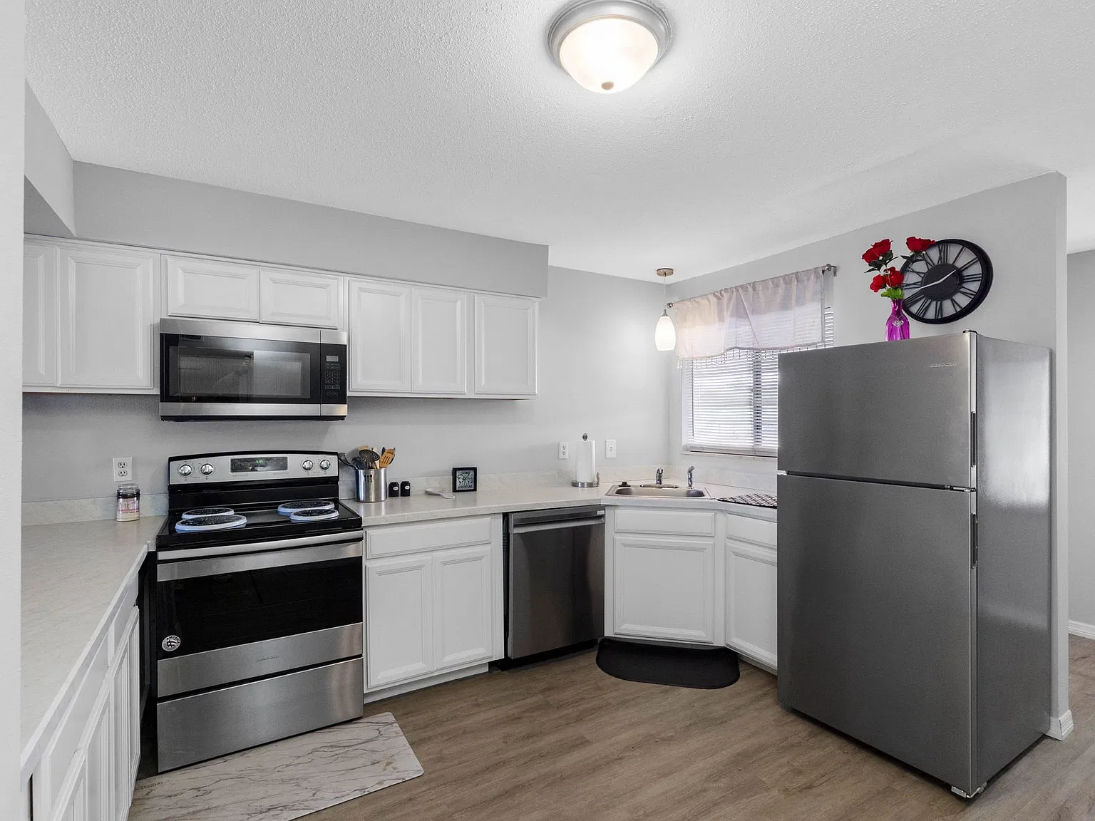 2 bed, 1125 sqft, $1,700 — Photo 3