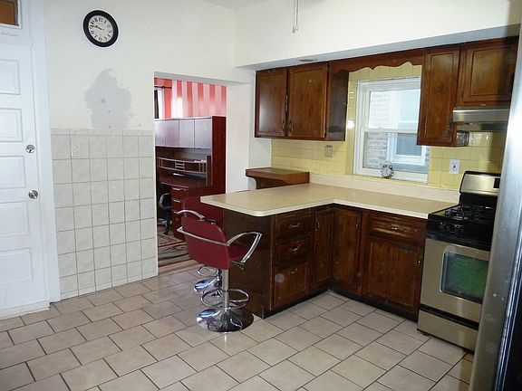 4th image of 4830 W Newport Ave