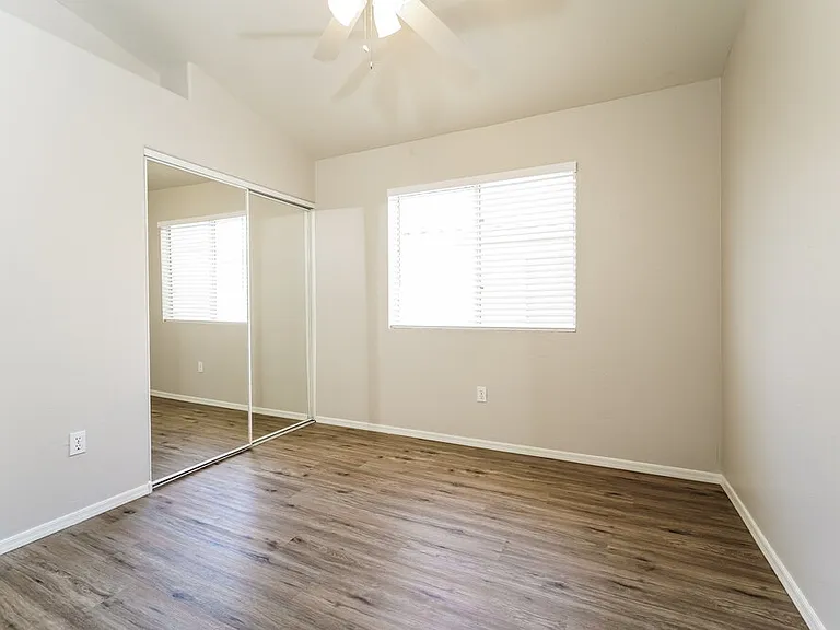 2151 E Briarwood Ter — Photo 12
