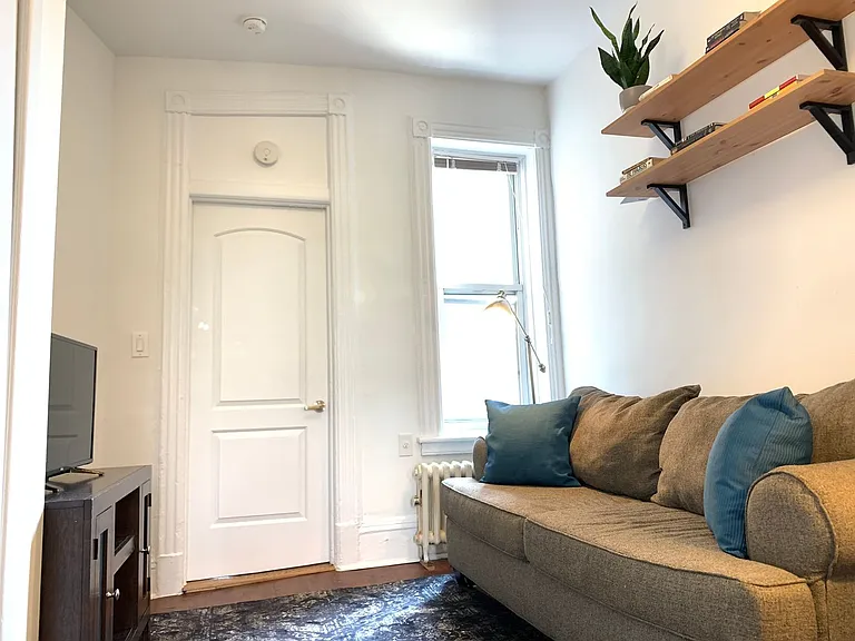 2418 Cambreleng Ave — Photo 14