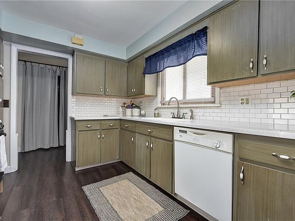 3rd image of 2653 Northglen Dr