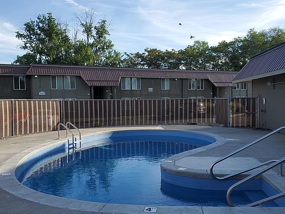 3rd image of 2705 W Lincoln Ave APT 201