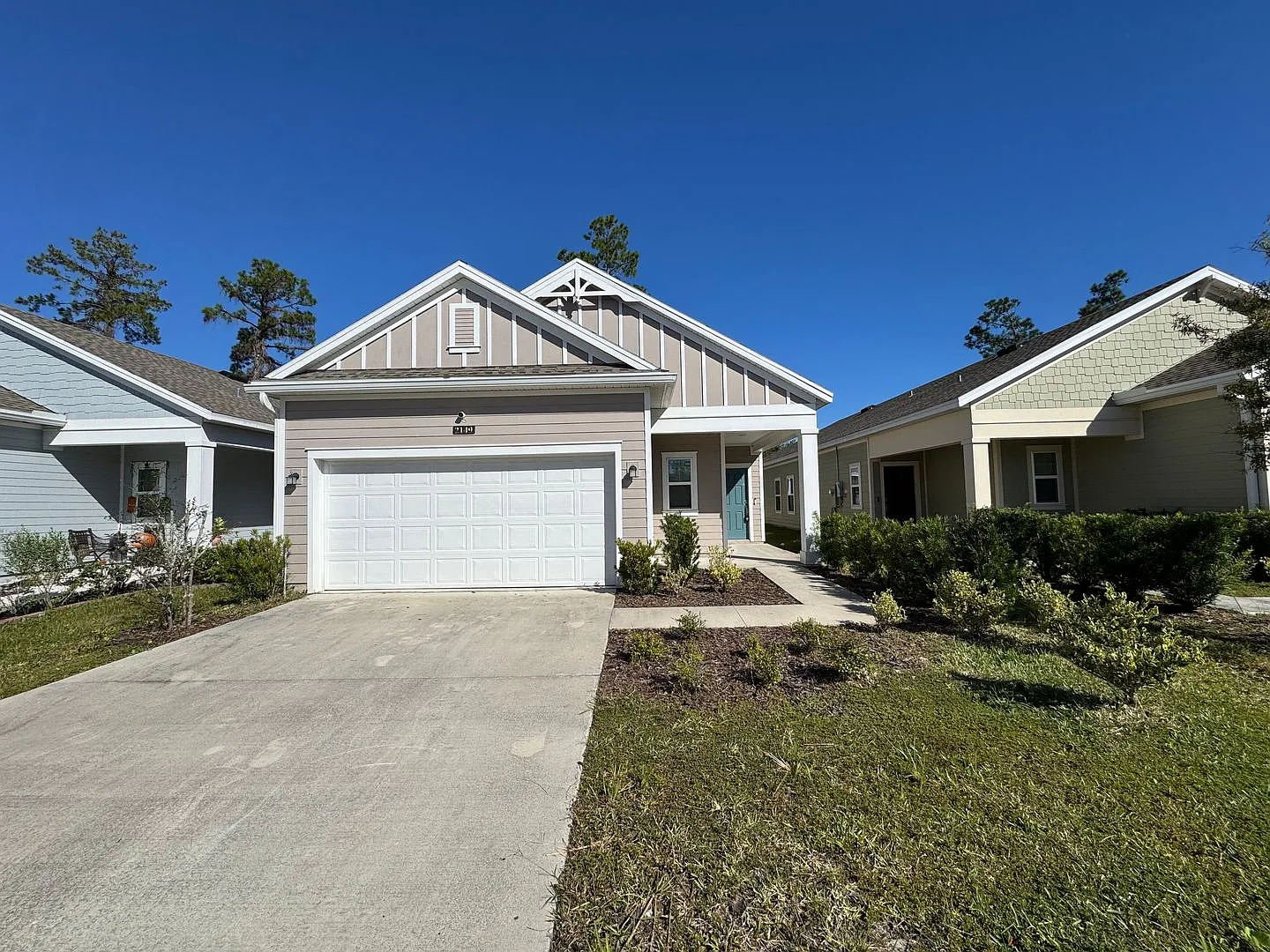 First Month Free! Hud Welcome! 3br/2.5ba + Loft With 2-Car Garage! — Photo 2