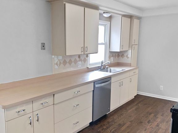 4th image of 1017 Amelia Ave